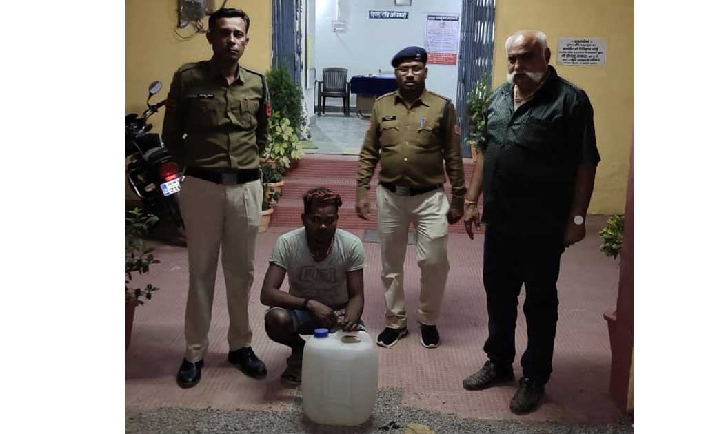 चौकी भंवरपुर की कार्यवाही, 20 लीटर महुआ शराब जप्त - CG Sandesh