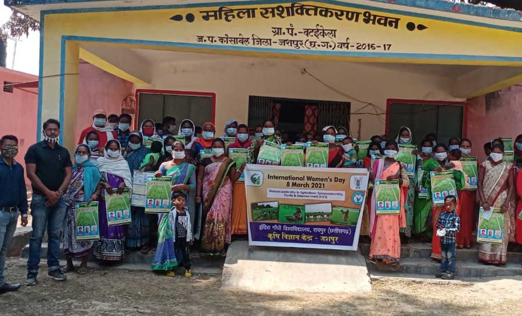 ग्राम बटईकेला में किया गया अन्तर्राष्ट्रीय महिला दिवस समारोह का आयोजन