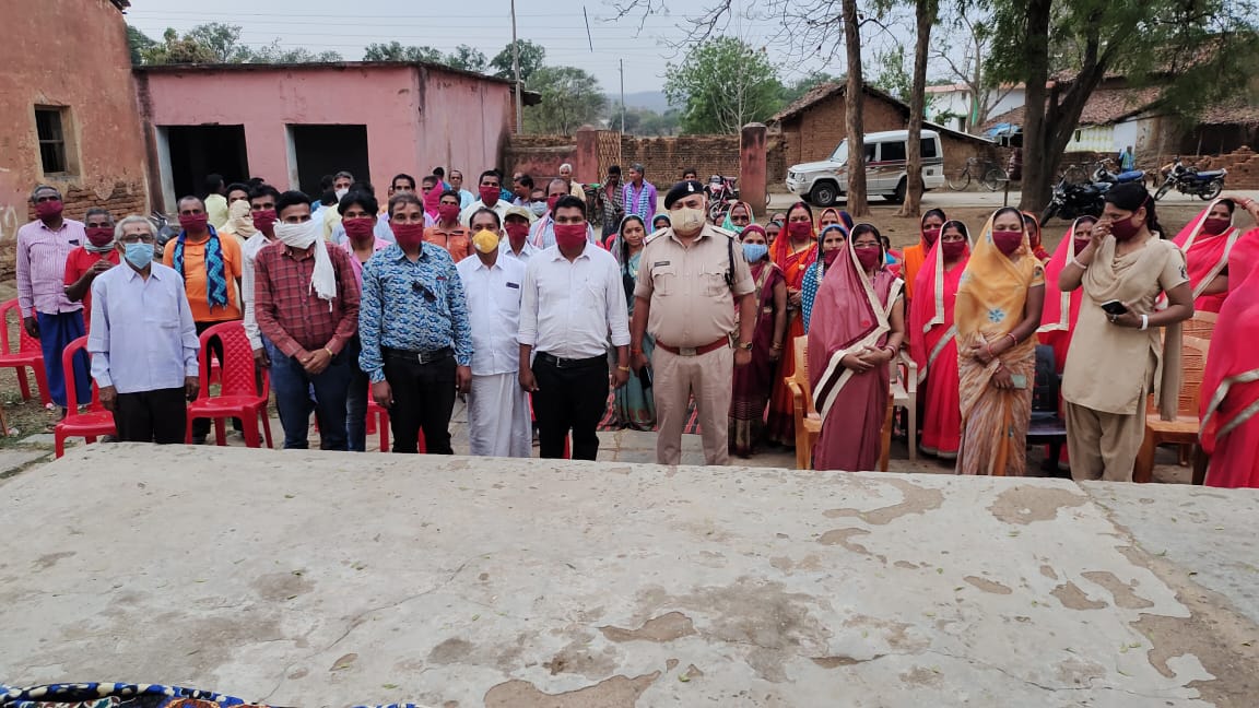 चौकी प्रभारी उमाकांत तिवारी लगातार क्षेत्र में जाकर लोगों को... - CG Sandesh