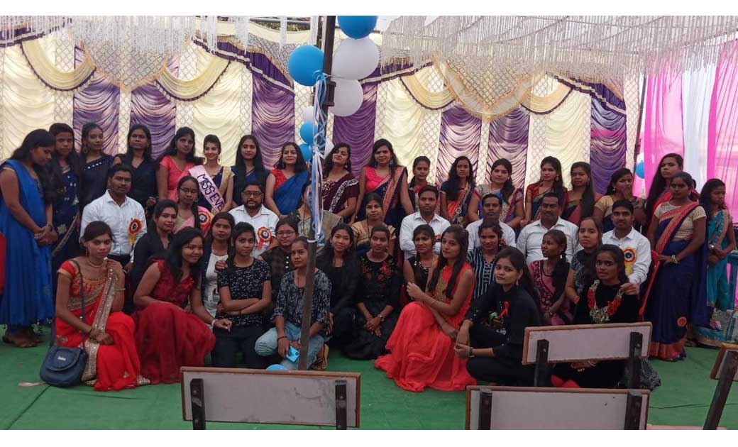 श्रीराम आदर्श महिला महाविद्यालय सारंगढ़ में विदाई समारोह समप... - CG Sandesh