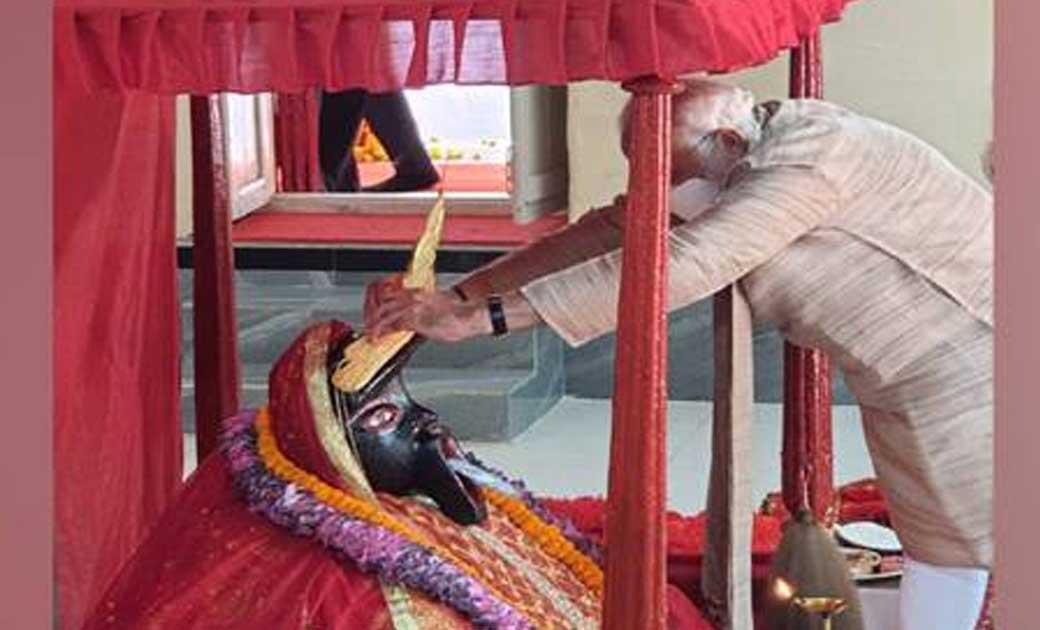 प्रधानमंत्री ने जेशोरेश्वरी काली शक्तिपीठ में पूजा अर्चना की - CG Sandesh