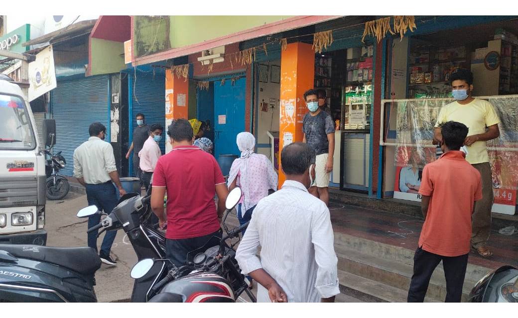3 दुकानों पर जुर्माना व 1 दुकान सील... 3 व्यापारियों को भारी पड़ा लॉक डाउन नियमों की अनदेखी
