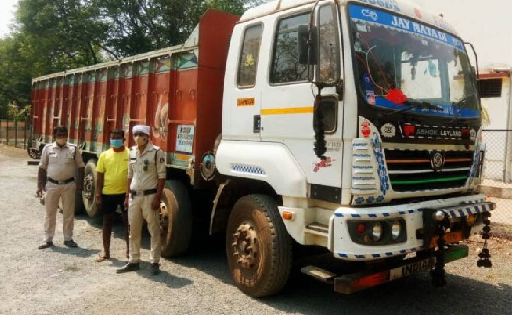ट्रक में लोड 30 टन MT ब्लेड्स को बेचने के फ़िराक में था ड्राइवर, पुलिस ने  गिरफ्तार कर रिमांड पर भेजा...
