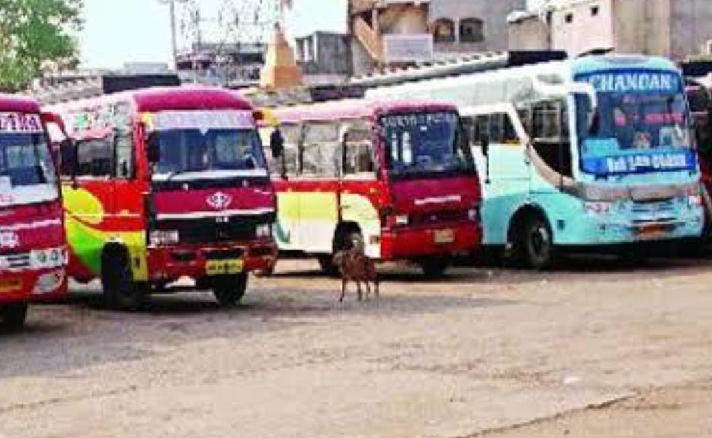 राजधानी लाकडाउन होने से ,महासमुन्द में थम गए बस के पहिये