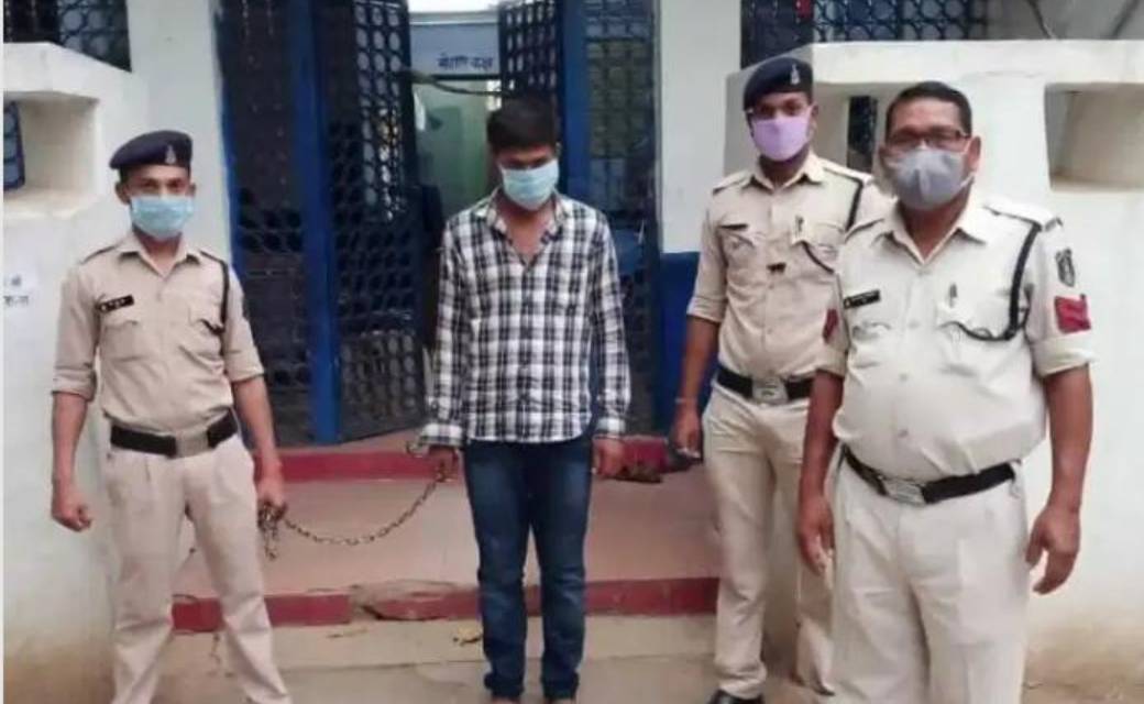 40 पौवा अंग्रेजी शराब के साथ एक आरोपी गिरफ्तार