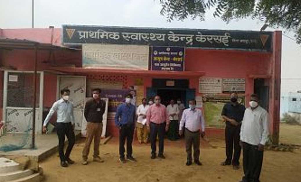 जशपुर : कलेक्टर महादेव कावरे ने  लक्ष्यानुसार टीका लगाने के लिए निर्देशित किया