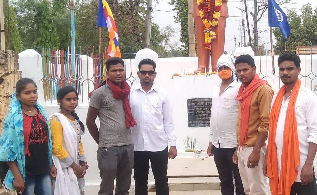 भानूप्रतापपुर शिवसेना इकाई द्वारा राष्ट्र के महान विभूति भारत रत्न बाबा डॉक्टर भीमराव अंबेडकर को श्रद्धा सुमन अर्पित कर किया गया याद 