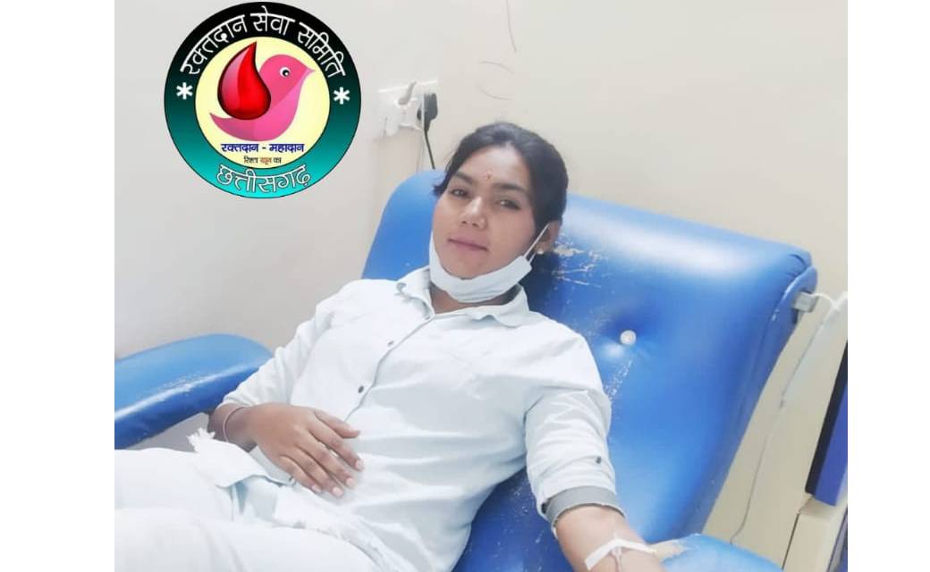 लाॅकडाउन में भी रक्तदान सेवा समिति के महिला रक्तदाता रक्तदान... - CG Sandesh