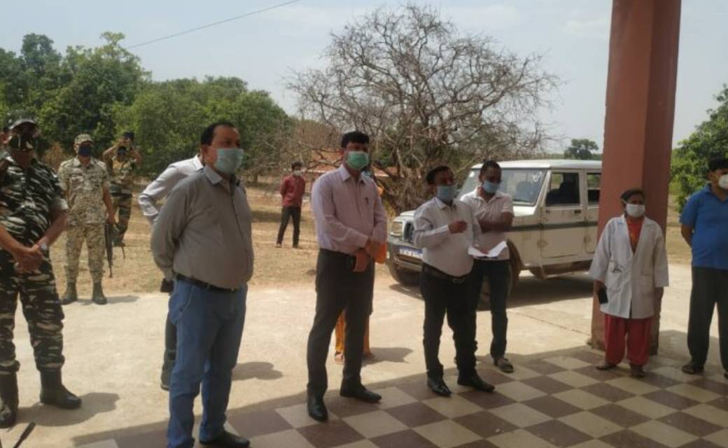जशपुर जिला पत्थलगांव :  कोरोना संक्रमित पाए जाने पर संबंधित ग्राम के निर्धारित परिधि क्षेत्र को 20 अप्रैल के रात्रि 11.59 बजे तक के कंटेनमेंट जोन घोषित
