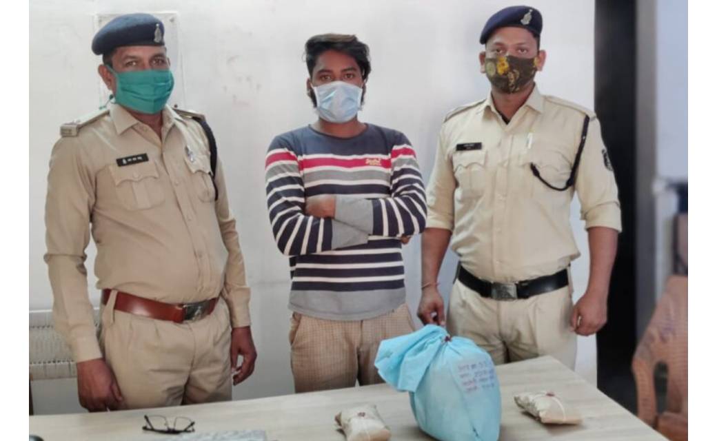 अवैध रूप से मादक पदार्थ गांजा की बिक्री करने के लिए ग्राहक का इंतजार कर रहा आरोपी गिरफ्तार
