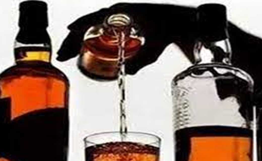 बसना : लोगो को शराब पिने पिलाने की सुविधा उपलब्ध कराने वाले पर कार्यवाही.