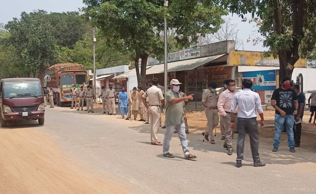 पिथौरा :नगर पंचायत पिथौरा में पिथौरा प्रशासन द्वारा पैदल मार्च कर लोगो को जागरूक करने का सतत प्रयास