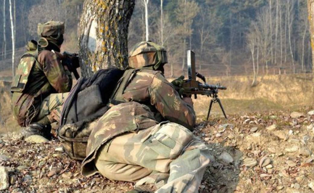 1 लाख का इनामी नक्सली वट्टी हूंगा  पुलिस-नक्सल मुठभेड़ में मारा गया... 8 MM पिस्तौल , देसी कट्टा , 2 किलो IED बम समेत नक्सल सामग्री जब्त