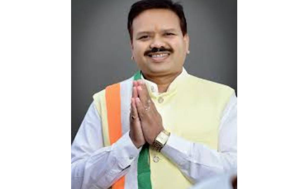 महासमुंद : संसदीय सचिव विनोद सेवन लाल चन्द्राकर ने कोरोना काल के विपदा से निपटने, सामाजिक संस्था एंव दान दाताओं से की अपील
