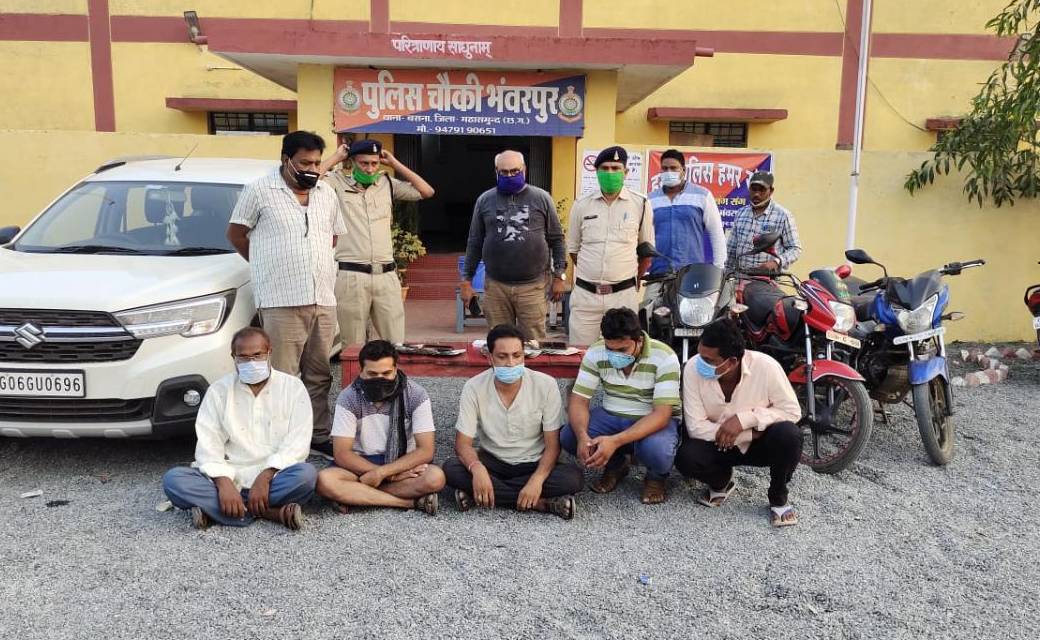 भंवरपुर पुलिस और सायबर सेल की बड़ी कार्यवाही...पोल्ट्री फार्म... - CG Sandesh