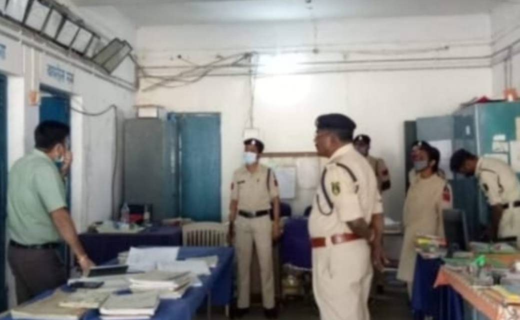 जिला पुलिस अधीक्षक द्वारा थाना-सन्ना एवं चौकी-सोनक्यारी का किया गया निरीक्षण
