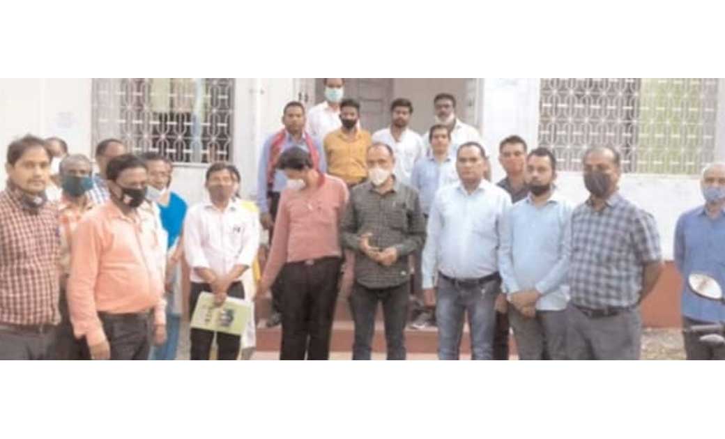 कर्मचारियों ने लगाया तहसीलदार पर दुर्व्यवहार का आरोप.. - CG Sandesh