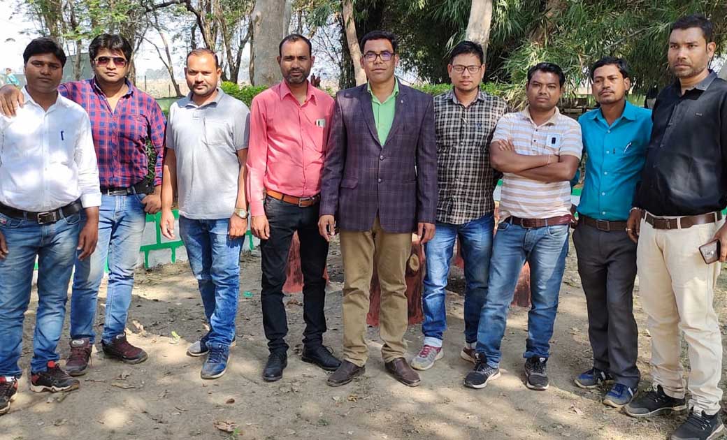 कोरोना संक्रमण के रोकथाम हेतु बिना प्रशिक्षण शिक्षकों का लगा... - CG Sandesh