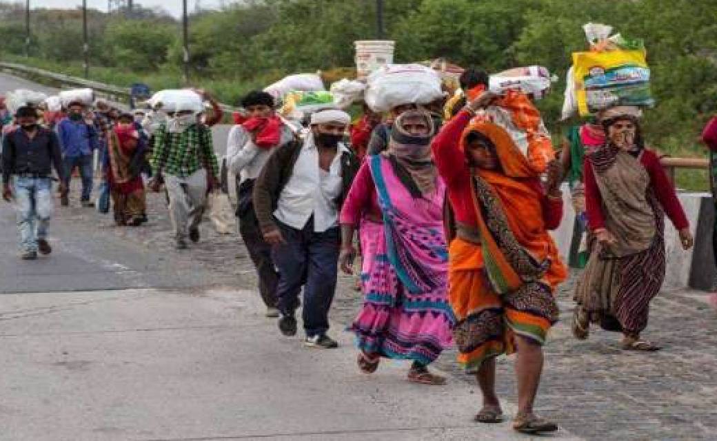 घर वापसी की होड़...प्रवासी मजदूरों के बीच लॉकडाउन का असर - CG Sandesh