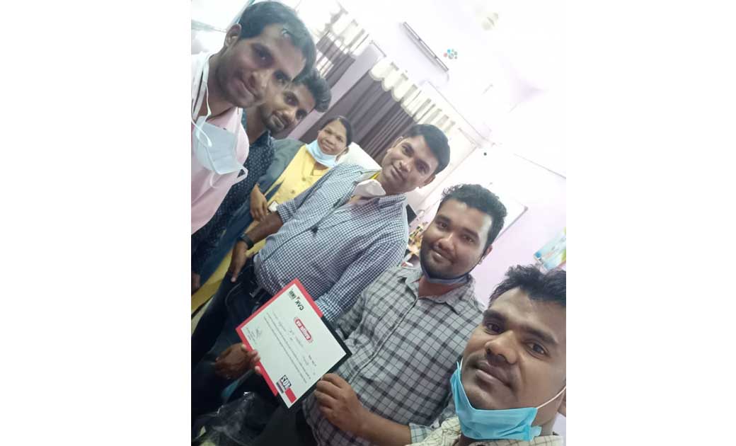सरायपाली महतारी एक्सप्रेस 102 के कर्मचारियों को प्रशस्ति पत्... - CG Sandesh