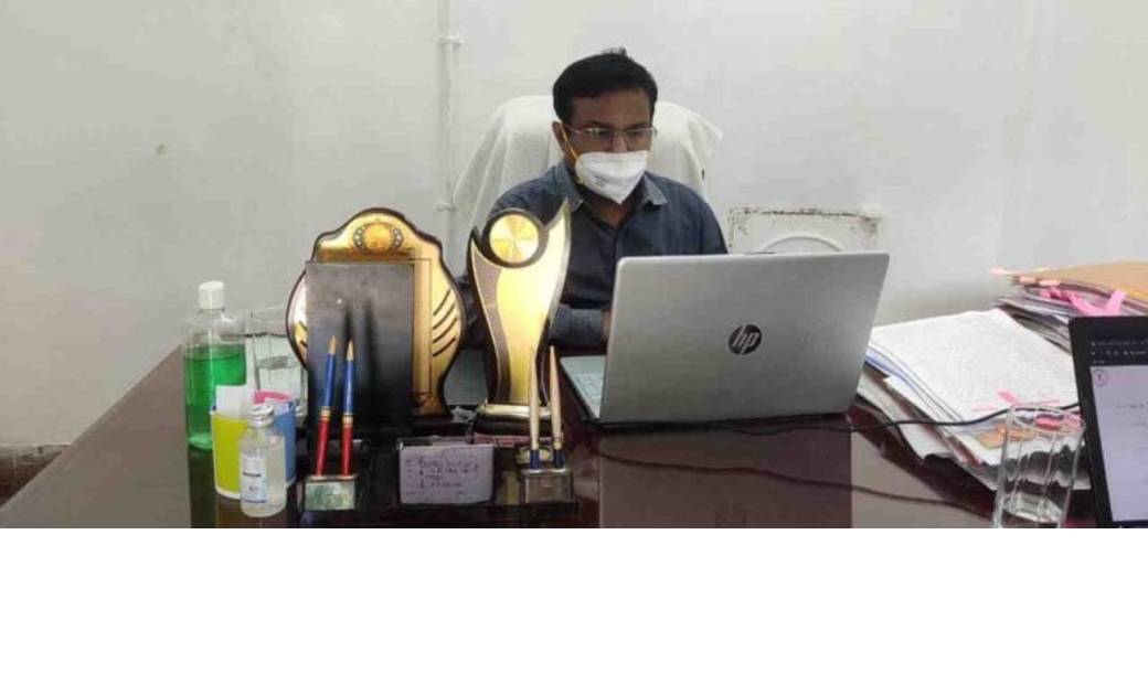 कलेक्टर महादेव कावरे ने अधिकारियों को कोरोना संक्रमण से लोगों को बचाने के लिए बेहतर कार्य करने के दिए निर्देश 