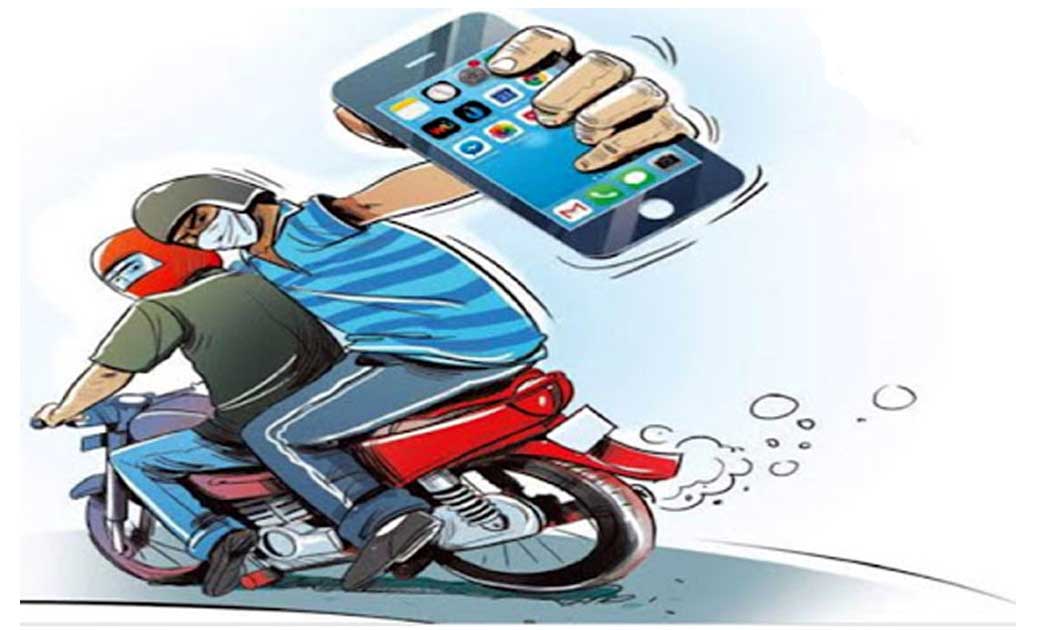 बागबाहरा  : चलती मोटरसायकल से छात्रा का मोबाइल छीनकर भाग रहे थे आरोपी, पुलिस ने पकड़ा