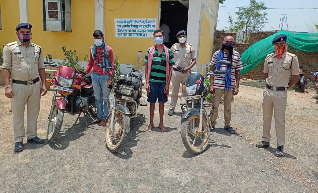 सिंघोड़ा :  113 लीटर महुवा शराब के साथ 3 आरोपी गिरफ्तार - CG Sandesh