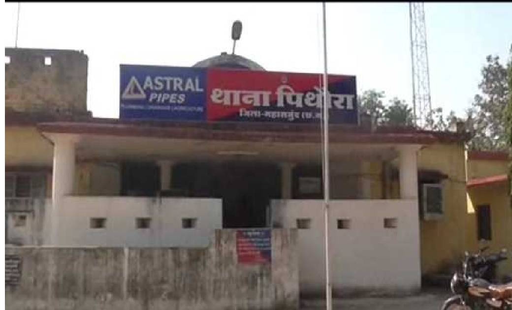 पिथौरा : तीन अलग-अलग मामलों में 15 लीटर शराब के साथ तीन पकड़ा... - CG Sandesh