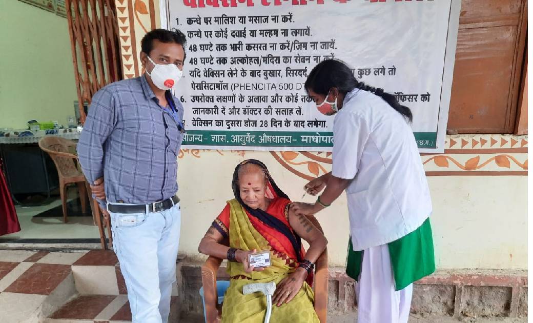 "वैक्सिन है पूर्ण सुरक्षित"..रायगढ़ में 4 लाख से अधिक लोगों ने लगवाया है कोरोना का टीका