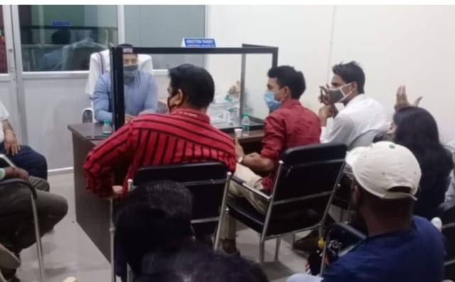 शहर में वैक्सीनेशन के लक्ष्य को पूर्ण करने मीडिया कर्मियों करेंगे सहयोग...कमिश्नर आशुतोष पांडे ने ली मीडियाकर्मियों की बैठक..