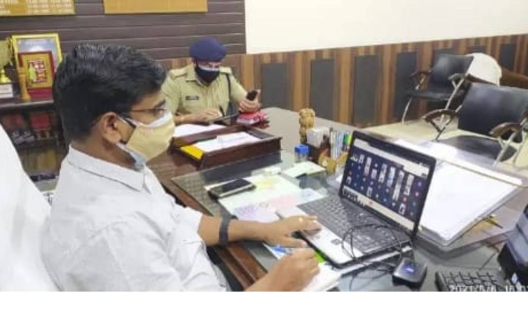 किसी भी स्थिति में कंटेनमेंट जोन का उल्लंघन ना हो- एसपी संतोष सिंह