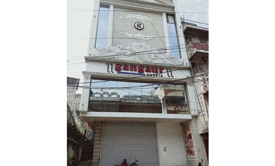 लॉकडाउन के उल्लंघन पर जिले के प्रसिद्ध स्वीट्स दुकान और उसके संचालक पर एफआईआर….होम डिलीवरी की आड़ में हाफ सटर खोल बेची जा रही थी मिठाईयां और नमकीन…..