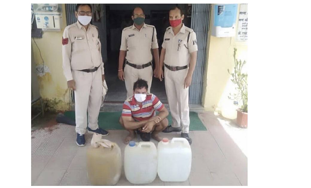 महासमुंद: लॉकडाउन के दौरान अवैध रूप से शराब बिक्री करते एक आरोपी गिरफ्तार