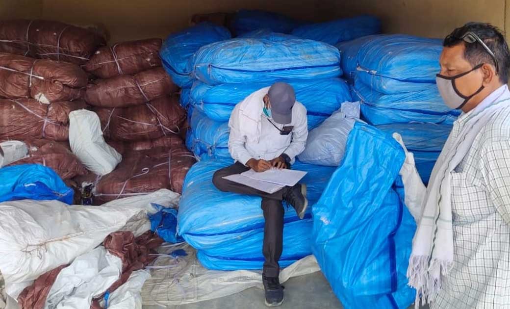 लॉकडाऊन में डम्प कर रखे थे 298 बोरी पान मसाले, संयुक्त टीम ने किया जप्त