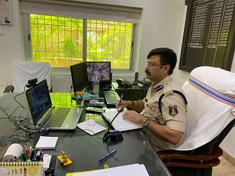 वरिष्ठ पुलिस अधीक्षक जशपुर द्वारा कोरोना संक्रमण रोकथाम संबंधी वर्चुअल बैठक का आयोजन किया गया