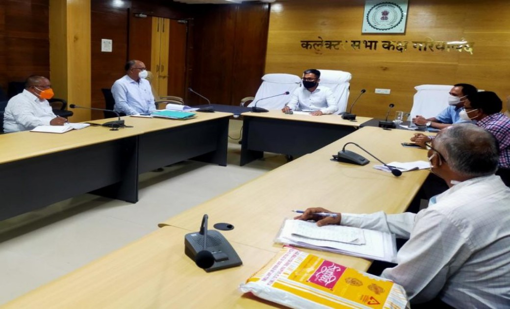 गरियाबंद कलेक्टर ने ली आवश्यक बैठक, जिले में स्वच्छता और पेय... - CG Sandesh