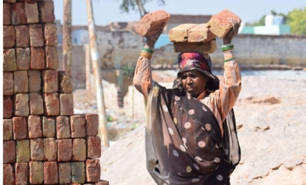 केंद्र ने न्यूनतम मजदूरी दरों में किया संशोधन, डेढ़ करोड़ मज... - CG Sandesh