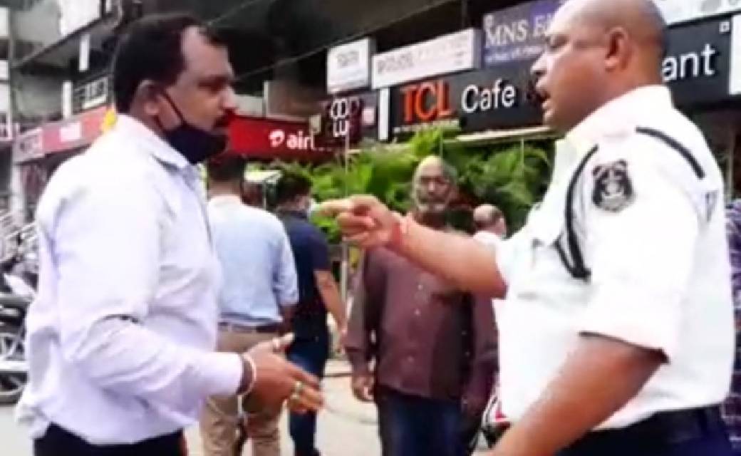  यातायात सिपाही से दुर्व्यवहार के मामले में कांग्रेस नेता को... - CG Sandesh