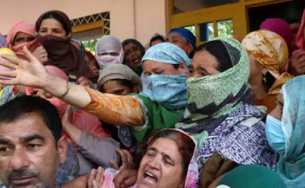लगा रही थी रहम की गुहार..10 महीने के बच्चे को मारी लात...नही... - CG Sandesh