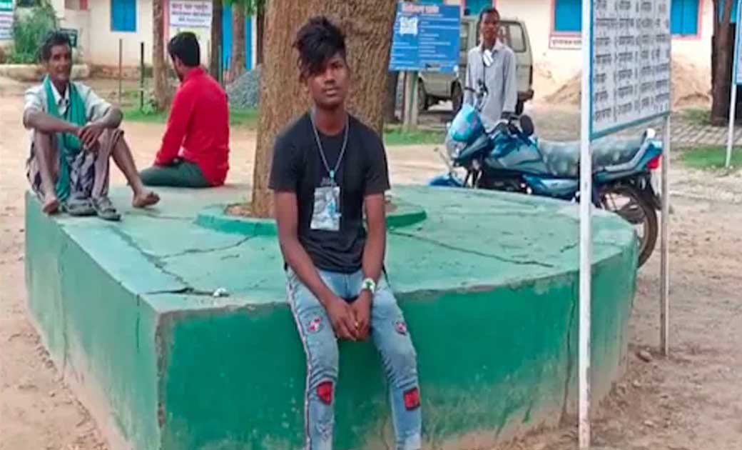 छतीसगढ़ के इस युवक को पहले सांप ने डसा और फिर बदला लेने के ल... - CG Sandesh