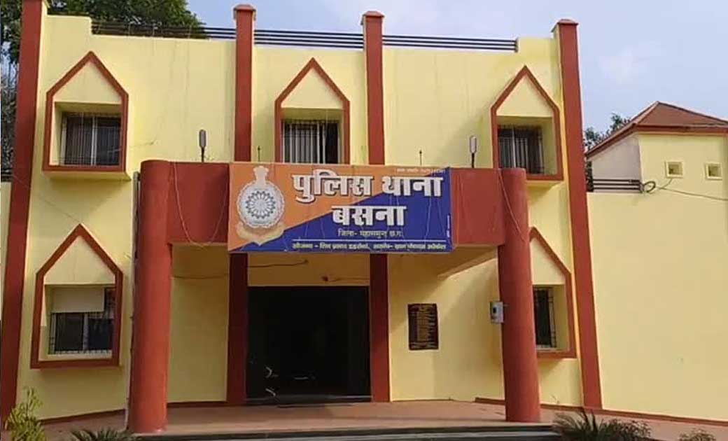 बसना : पेशाब जाने के दौरान हो गई कोरोना वेक्शीन की चोरी, आर.एच.ओ. ने की पुलिस में शिकायत.