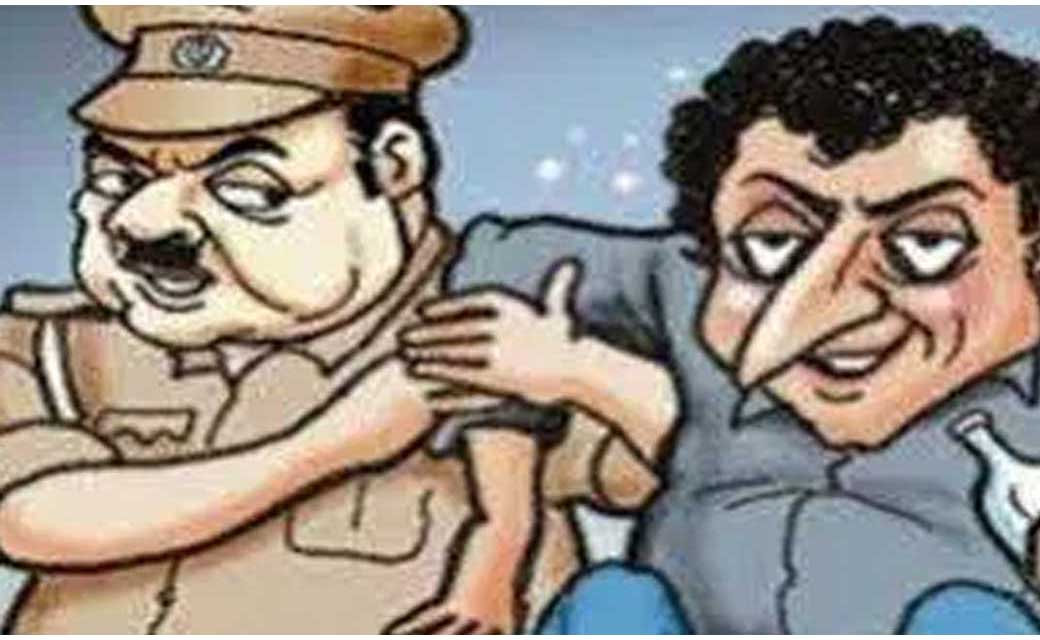 सरायपाली : आम रास्ता में शराब पीकर उत्पात मचाने वाले पर कार्यवाही.