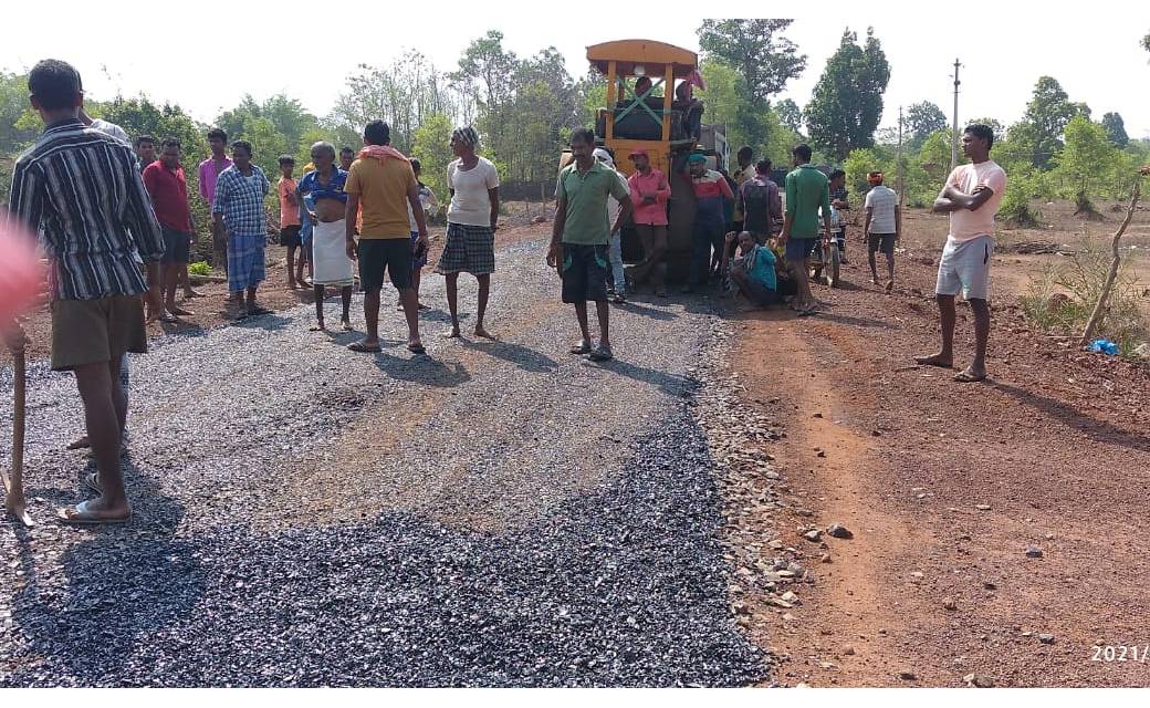 कांकेर :  ठेकेदार द्वारा लापरवाही.. ग्रामीणों  में आक्रोश - CG Sandesh