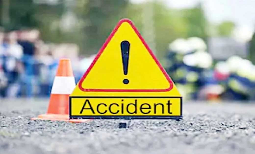 महासमुंद : तेज गति अल्टो कार ने वेगानार के कंडेक्टर साईड को ठोकर मारी, मामला दर्ज.