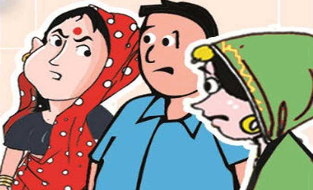 तुमगाव : दो पत्नी का विवाद थाने में, दूसरी पत्नी को देखकर हंस रहा था पति तो पहली ने कर दी पिटाई.