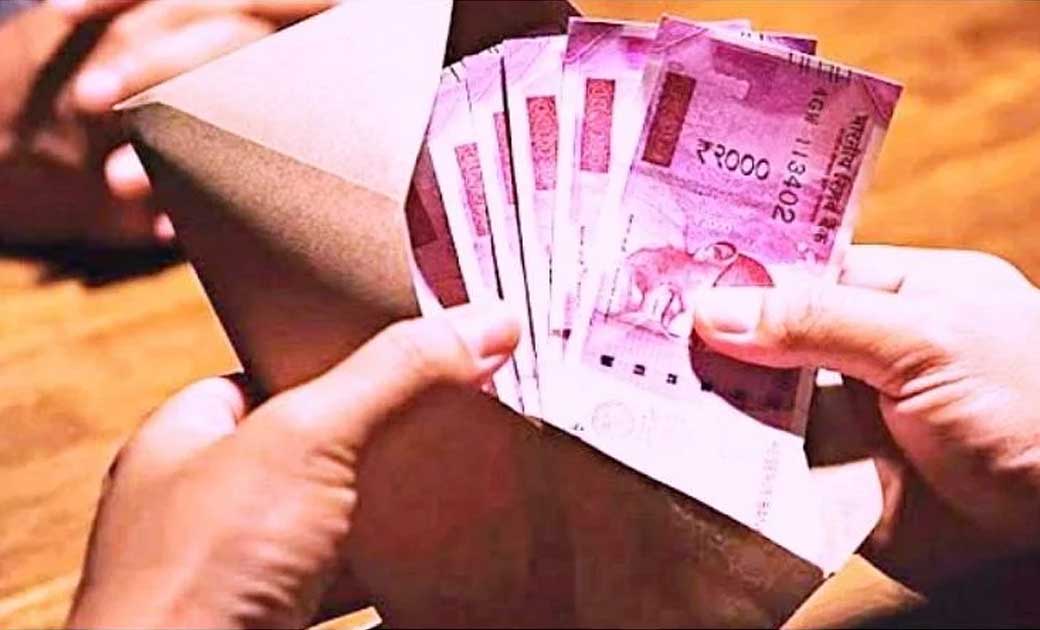 तय समय के बाद भी कपड़ा बेच रहा था दुकानदार : एस.डी.एम. ने लगा... - CG Sandesh