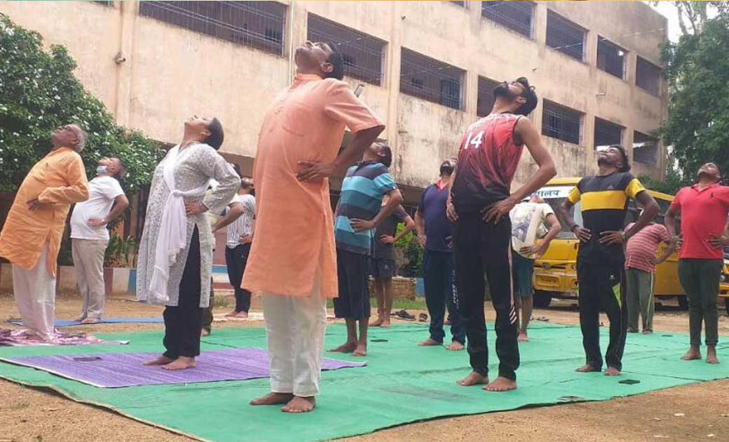बसना : भाजपाइयों ने मनाया अंतरराष्ट्रीय योग दिवस किया योग  - CG Sandesh