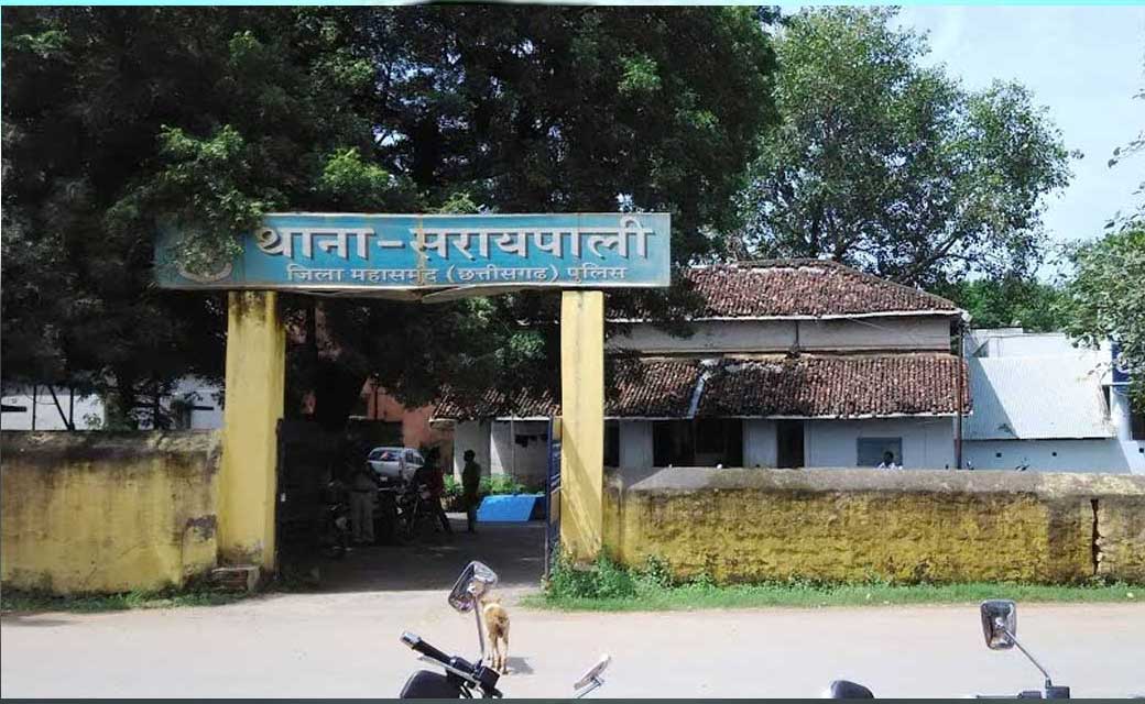 सरायपाली : सार्वजनिक स्थान में लोहे का तलवारनुमा हथियार लहराते एक व्यक्ति गिरफ्तार.