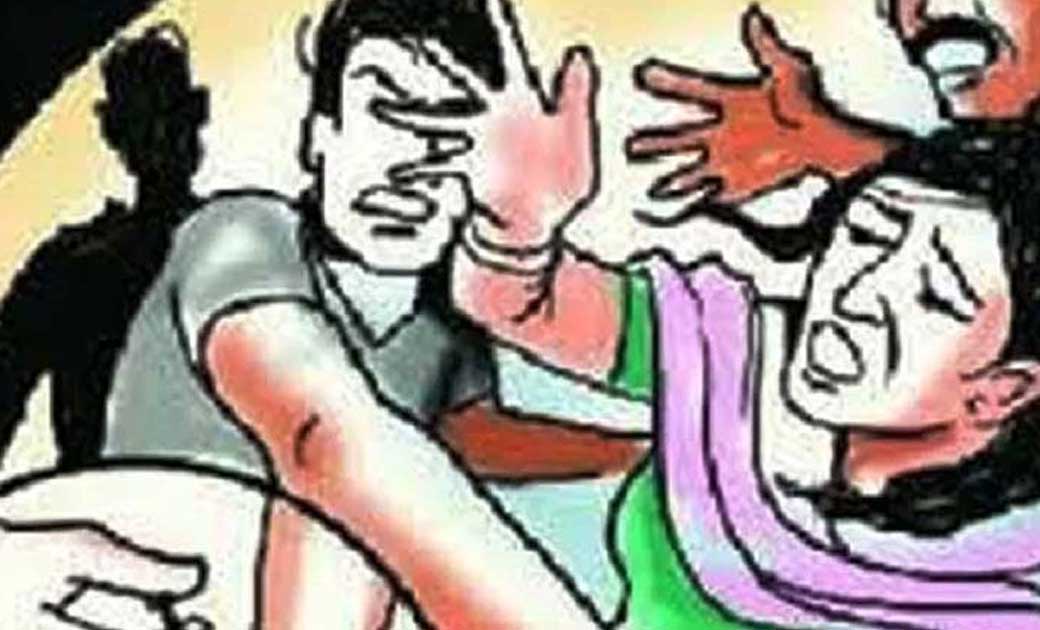 पिथौरा : कचड़ा आंगन में फेंकने से मना करने पर सास देवर ने मि... - CG Sandesh