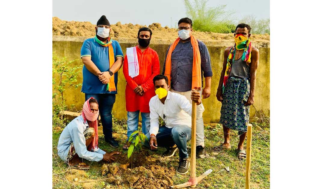 पिथौरा : विश्व पर्यावरण दिवस पर भाजपा नेताओं द्वारा वृक्षारो... - CG Sandesh